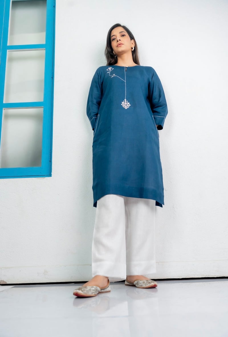 Cornflower Blue Line — SIARA WOMEN