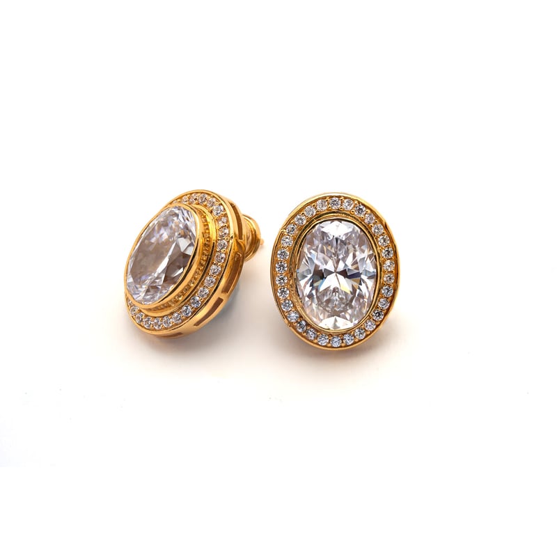 Numisma Studs