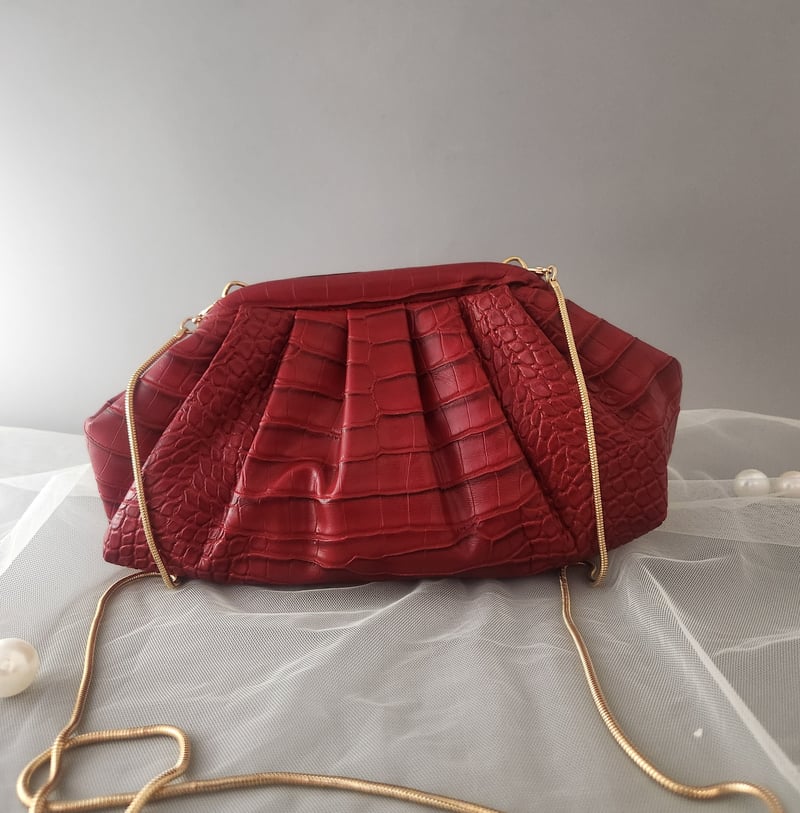Lion Pouchette - Red