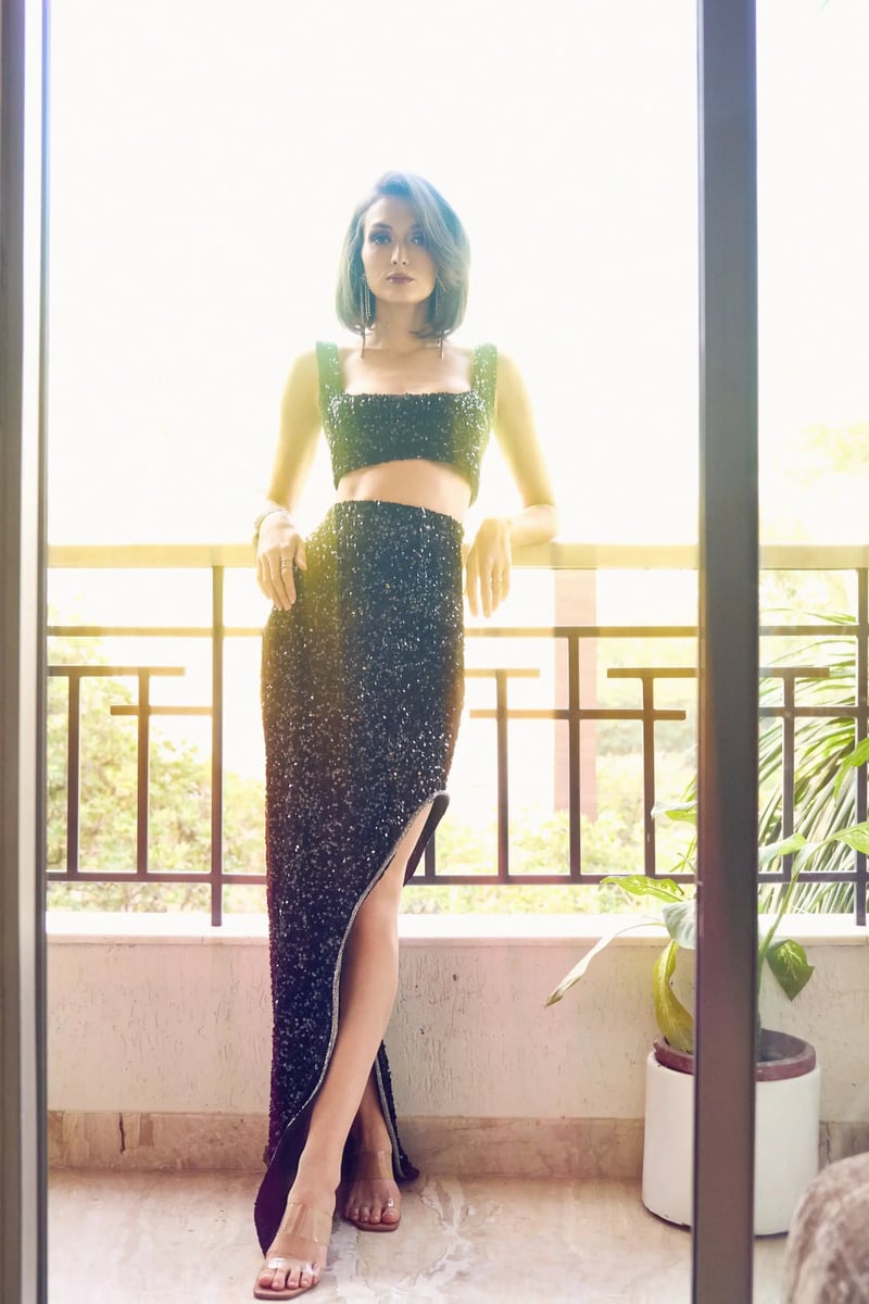 Black Sequins Velvet Square Neck Crop Top