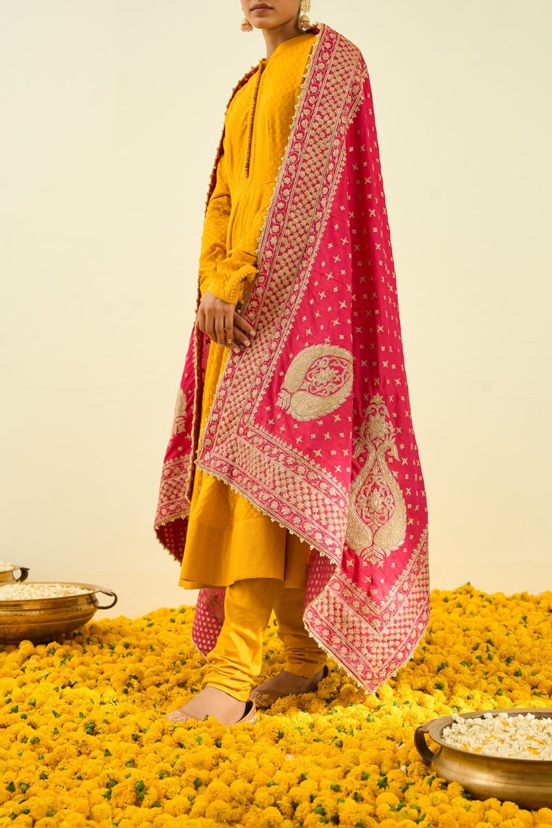 Floral Tilla Embroidery Odhni