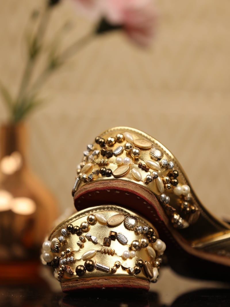 Golden Lotus Jutti