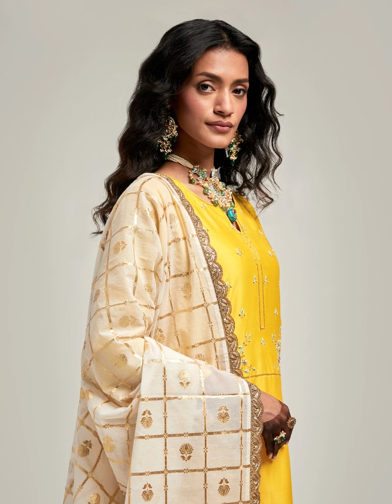 Zari Motifs Dupatta With Lace