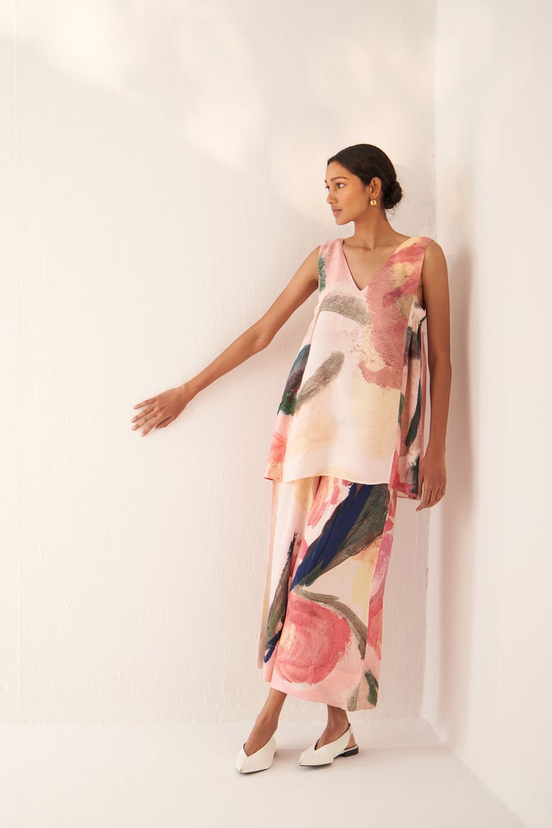 White Abstract Print Sleeveless V-Neck Flowy Top — Ofrida