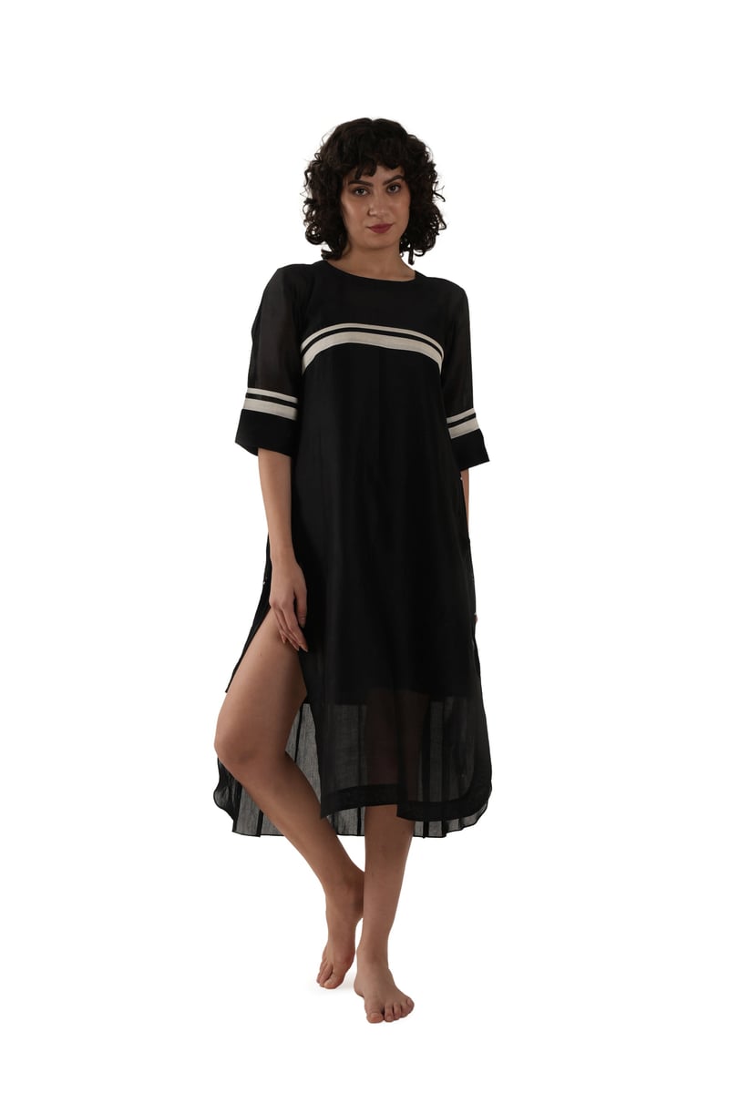 Black Round Neck Pleated Dress — Khat