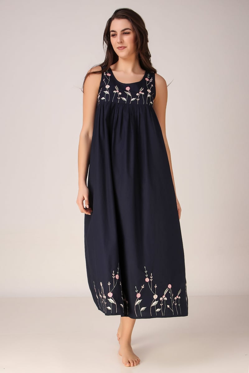 Ava, Dress