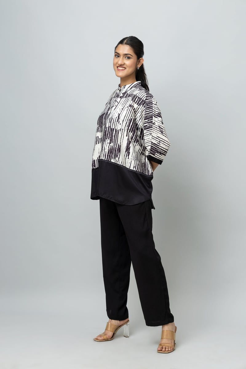 Black/White Abstract Print Oversized Blouse