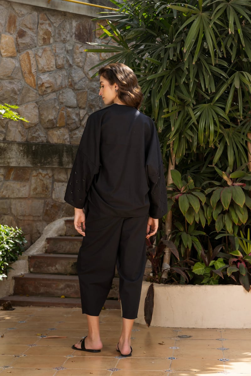 Black Linen-Blend Open-Front Embroidered Sleeve Shrug