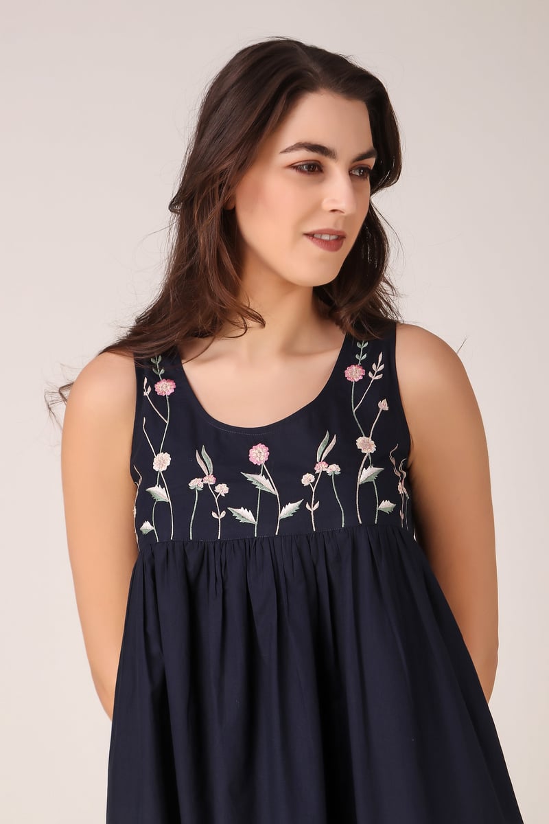 Ava, Dress