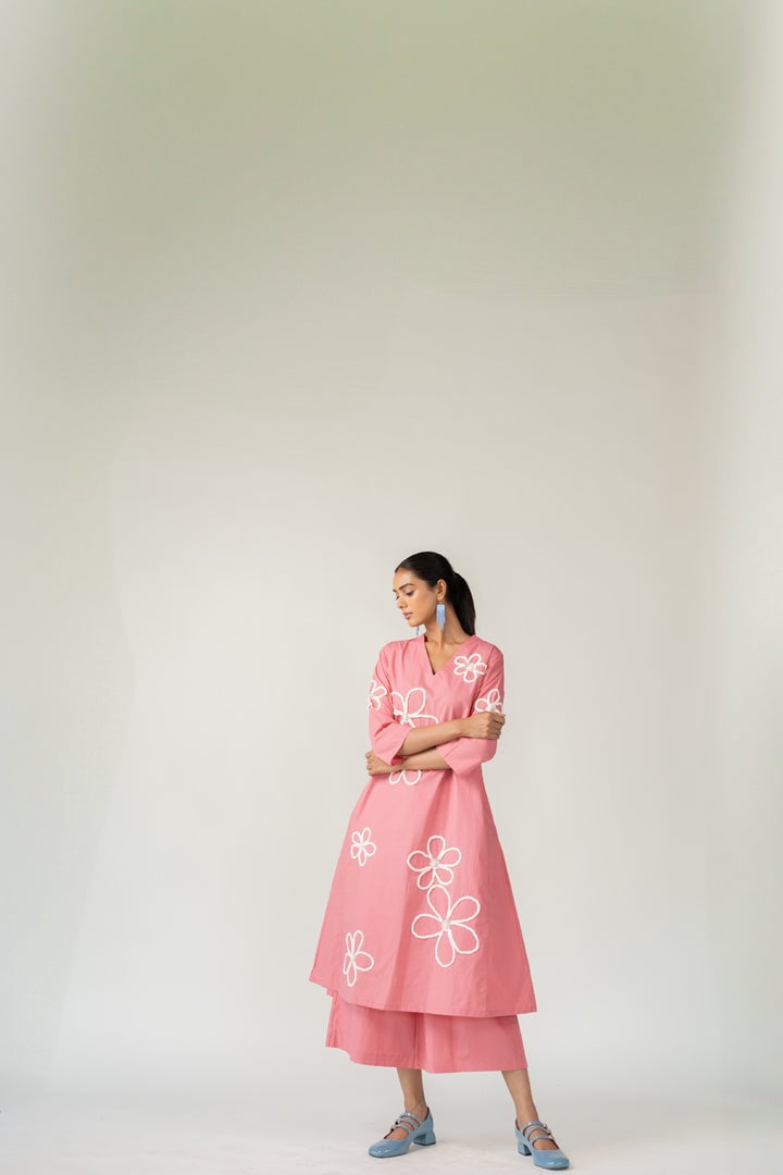 Pink Cotton Poplin Kurta Set with Daisy Embroidery