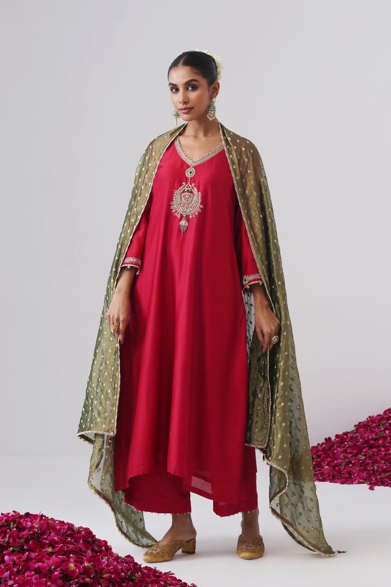 Surkh Dupatta Set