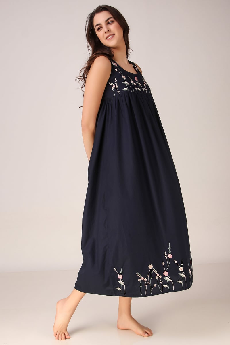 Ava, Dress
