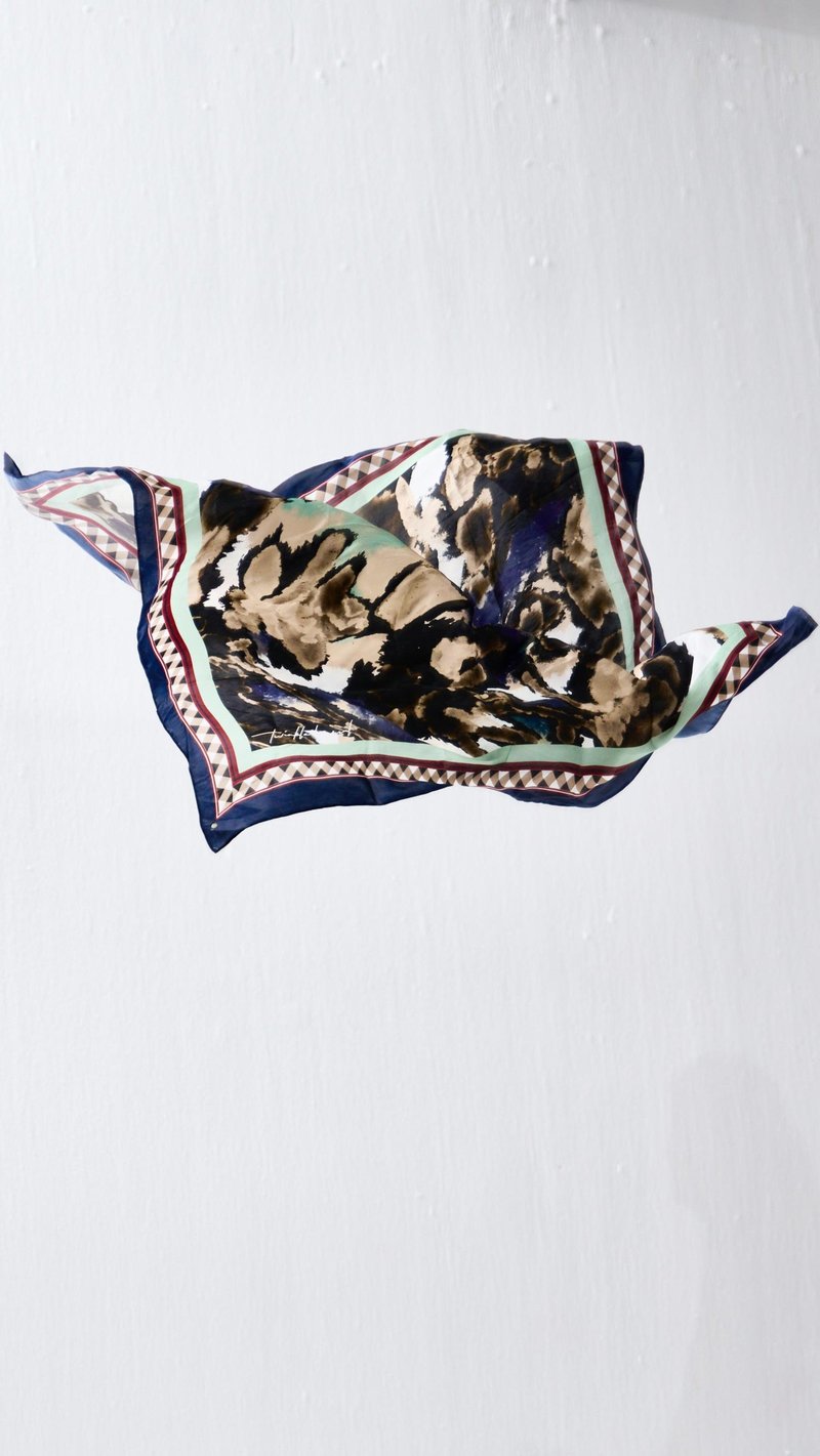 FOSSIL SCARF — TWINKLE HANSPAL
