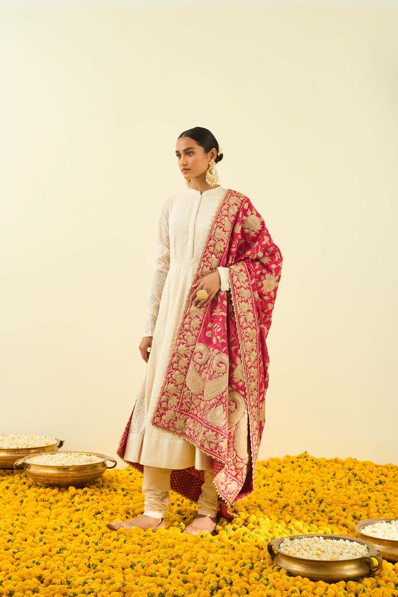 Floral Tilla Embroidery Odhni