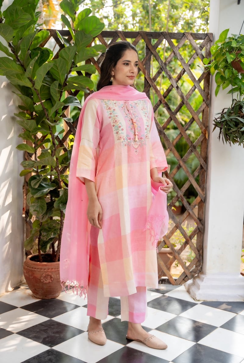 Pink Linen Checked Kurta Set with Embroidered Yoke