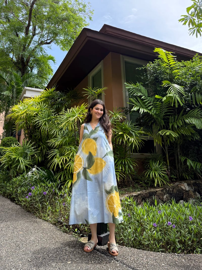 Blue Lemon Print Sleeveless V-Neck Midi Dress with Pockets