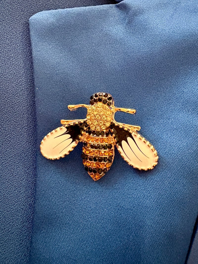 White Honeybee Studded Brooch — Amossh