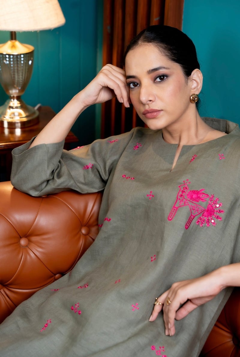 Green Linen Straight Kurta Pant Set with Pink Embroidery