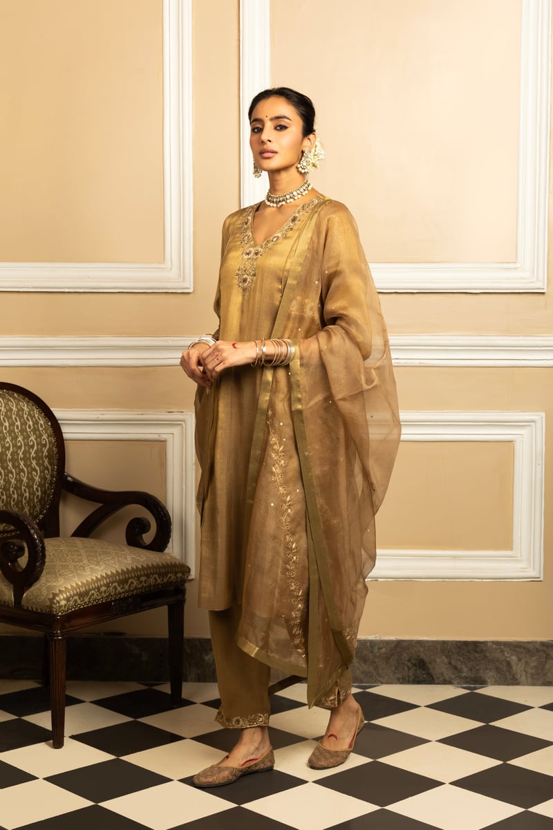 Suhani Tissue Handcrafted Kurta Set