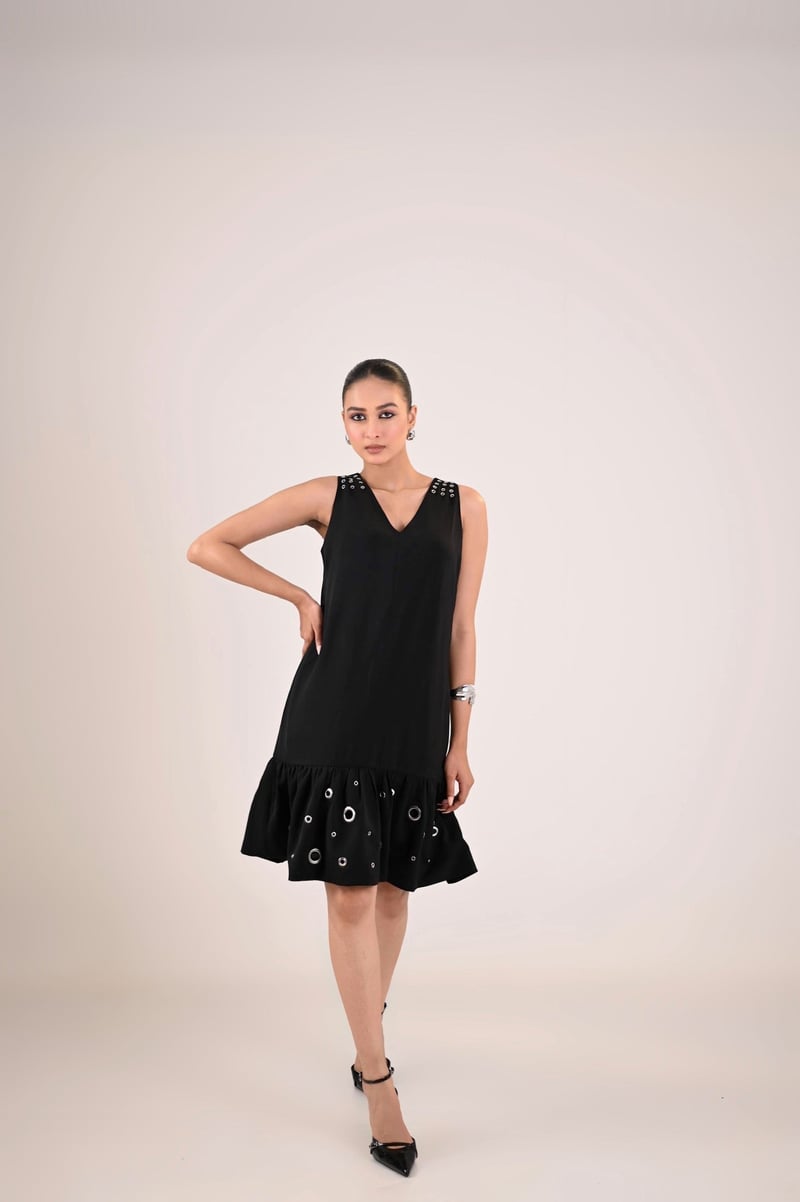 Black Sleeveless V-Neck Knee-Length Dress with Tiered Hem