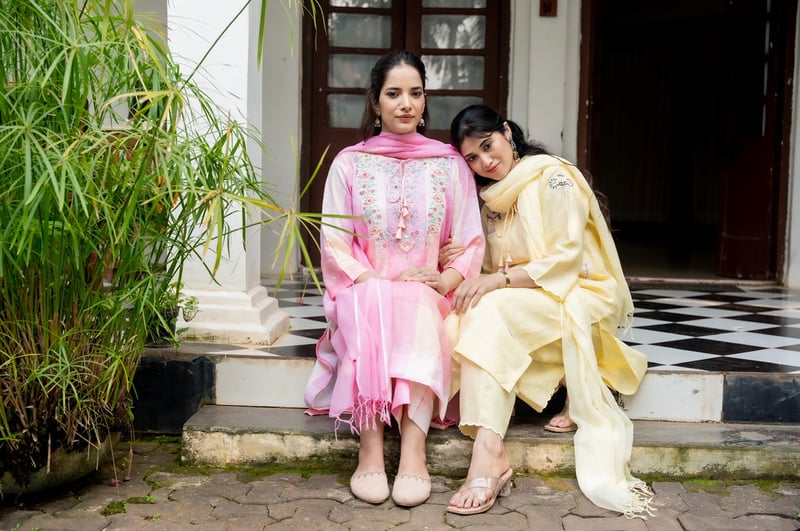 Pink Linen Checked Kurta Set with Embroidered Yoke