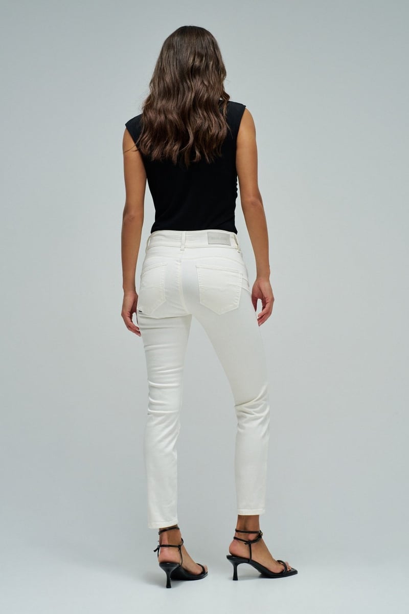 Light Beige Cropped Skinny Jeans with Waist Chain Detail