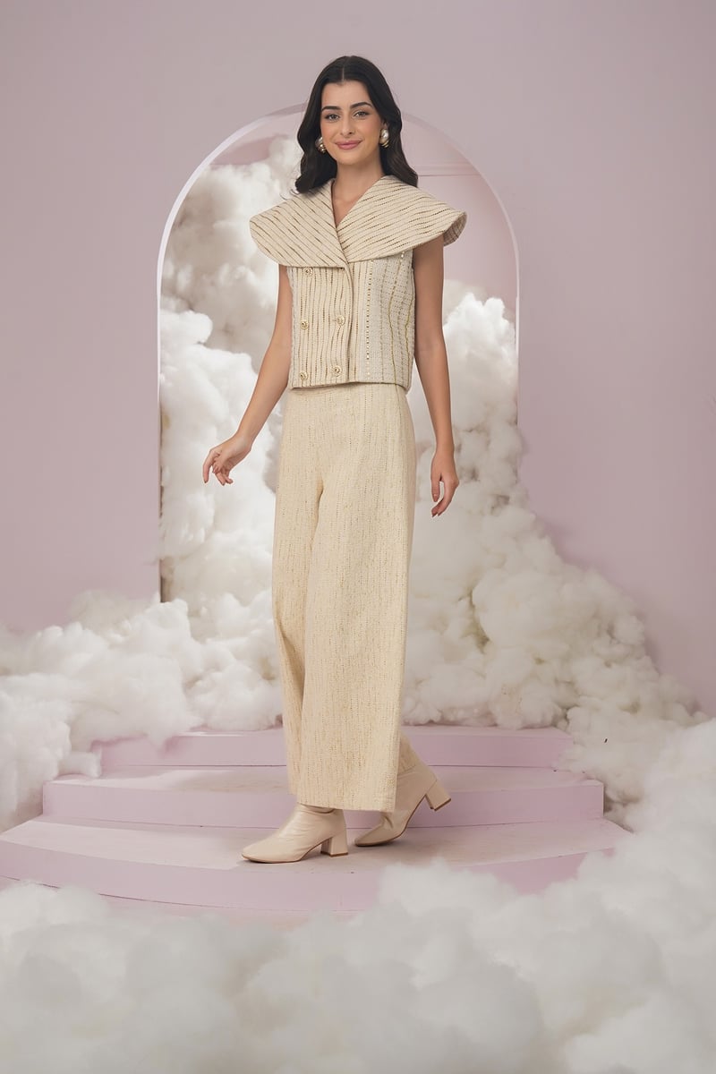 Beige Tweed Sleeveless Double-Breasted Boxy Top — Chöjé
