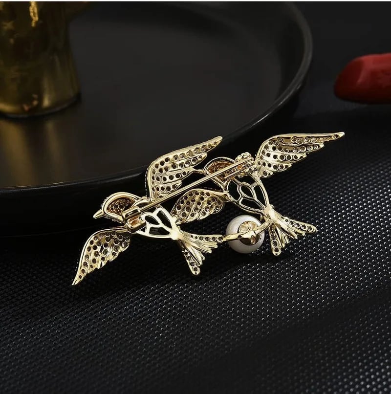 Twin Emerald Lovebird Brooch