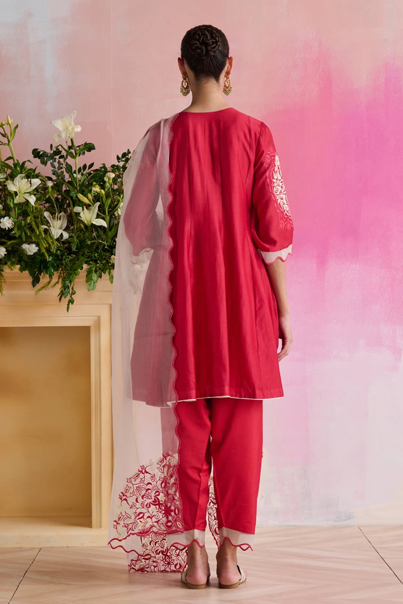 Red Chanderi Straight Kurta Set with Organza Dupatta