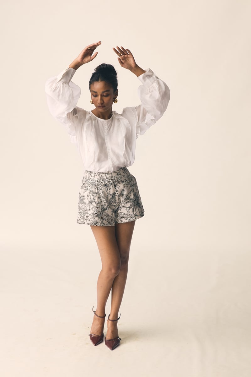 White High-Waisted Printed Hot Pants Shorts