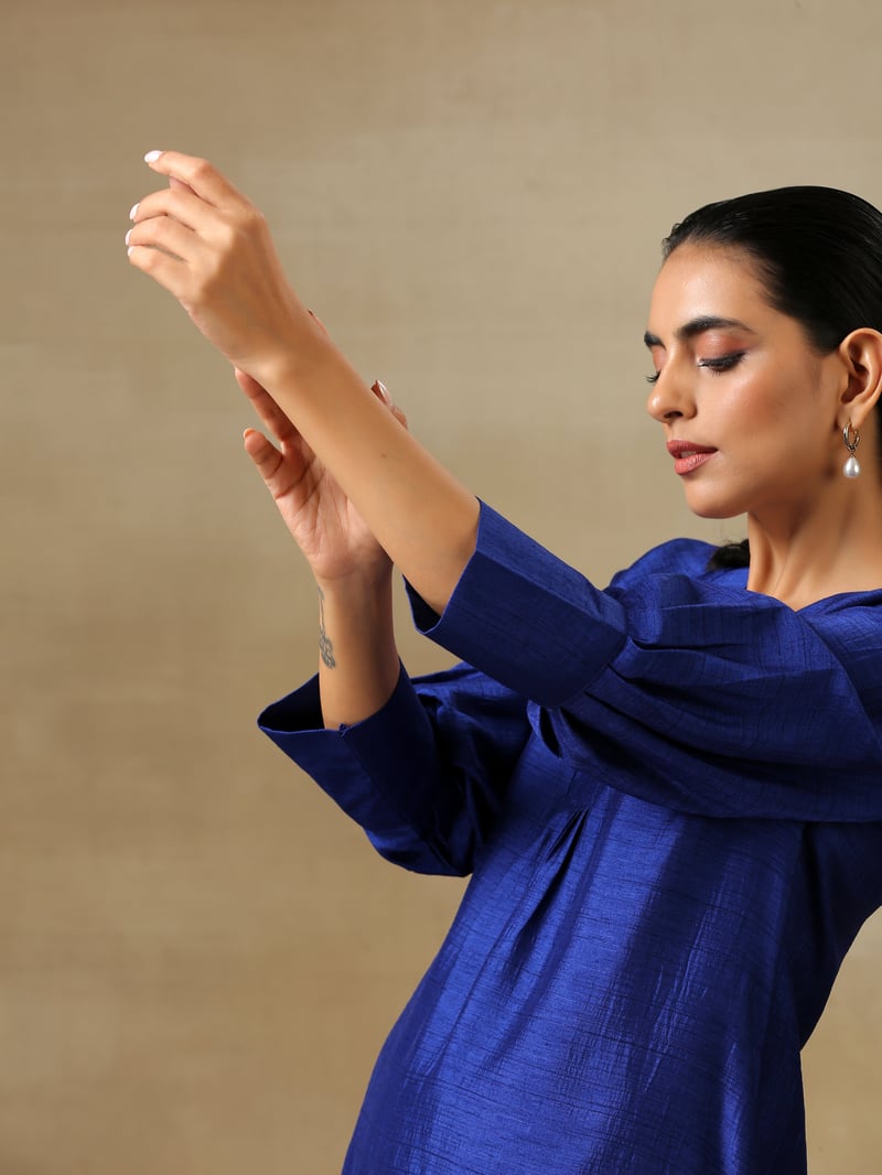 Blue Textured V-Neck Puff Sleeve Kurta Pant Set