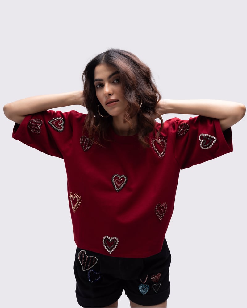 Maroon Cropped T-Shirt with Rhinestone Heart Embellishment