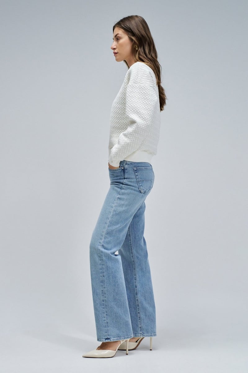 Pearl Jacquard Crewneck Sweatshirt with Subtle Shimmer