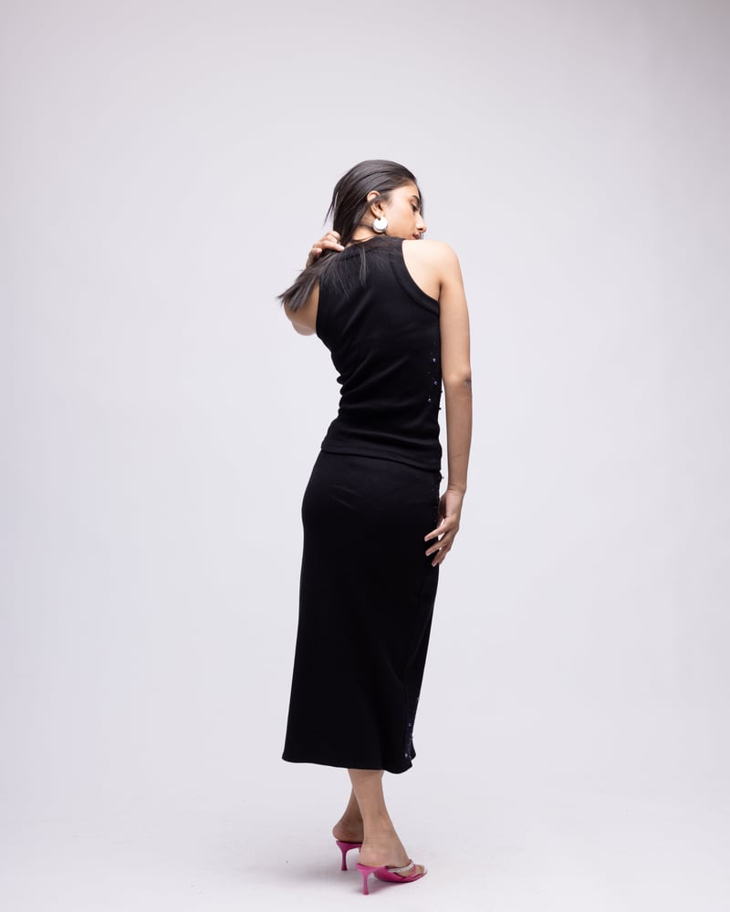 Black Ribbed Rhinestone-Embellished Side Slit Midi Skirt