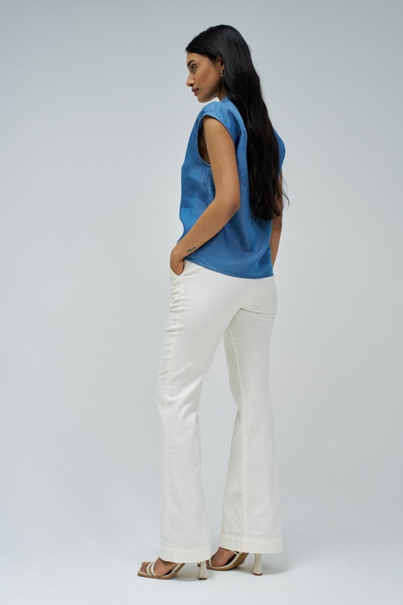 Light Wash Sleeveless Collared V-Placket Top