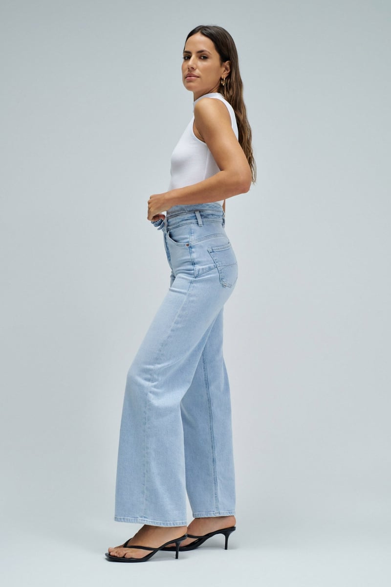Light Blue High-Waist Wide-Leg Jeans with 3D Flower