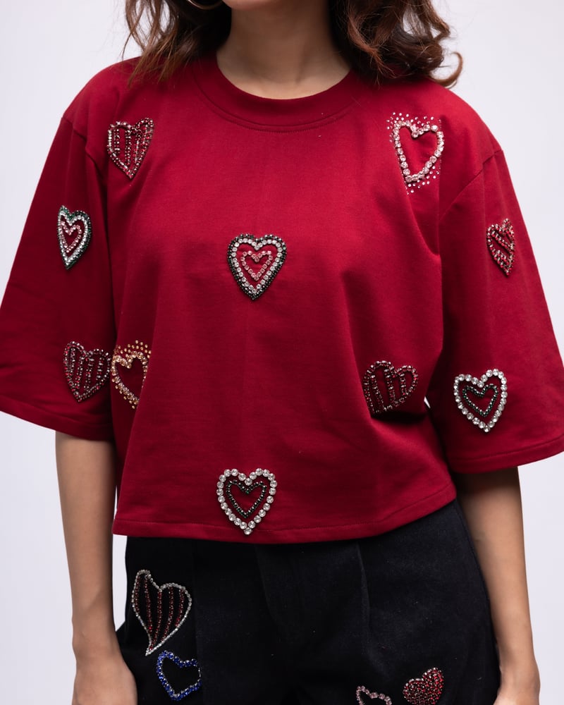 Maroon Cropped T-Shirt with Rhinestone Heart Embellishment