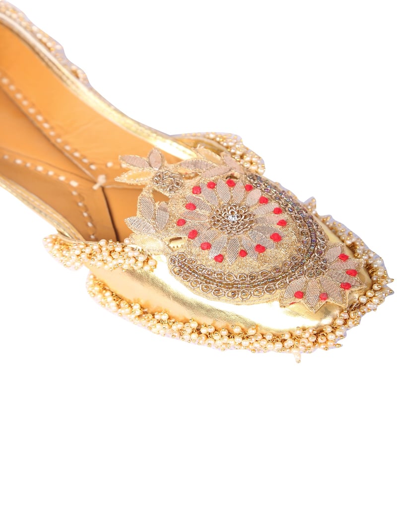 Golden Crown Jutti