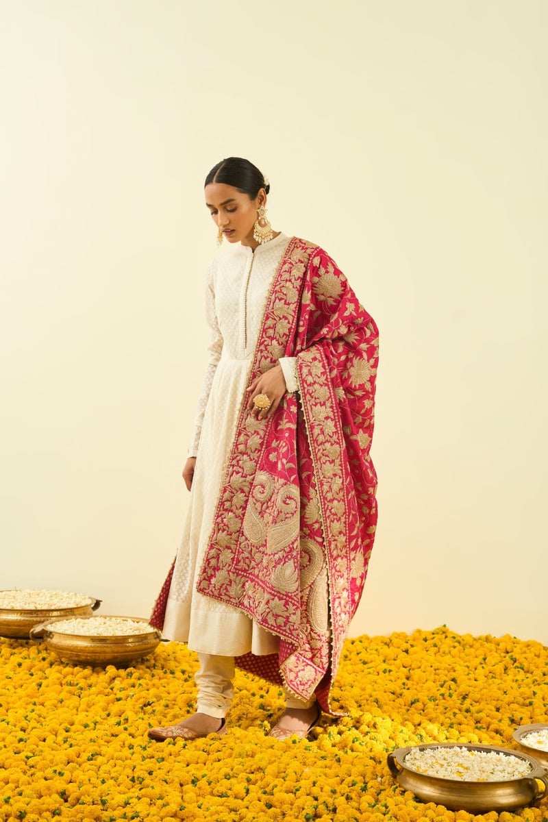 Floral Tilla Embroidery Odhni