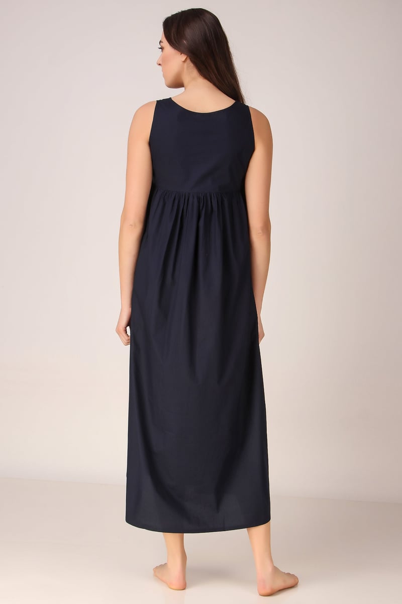 Ava, Dress