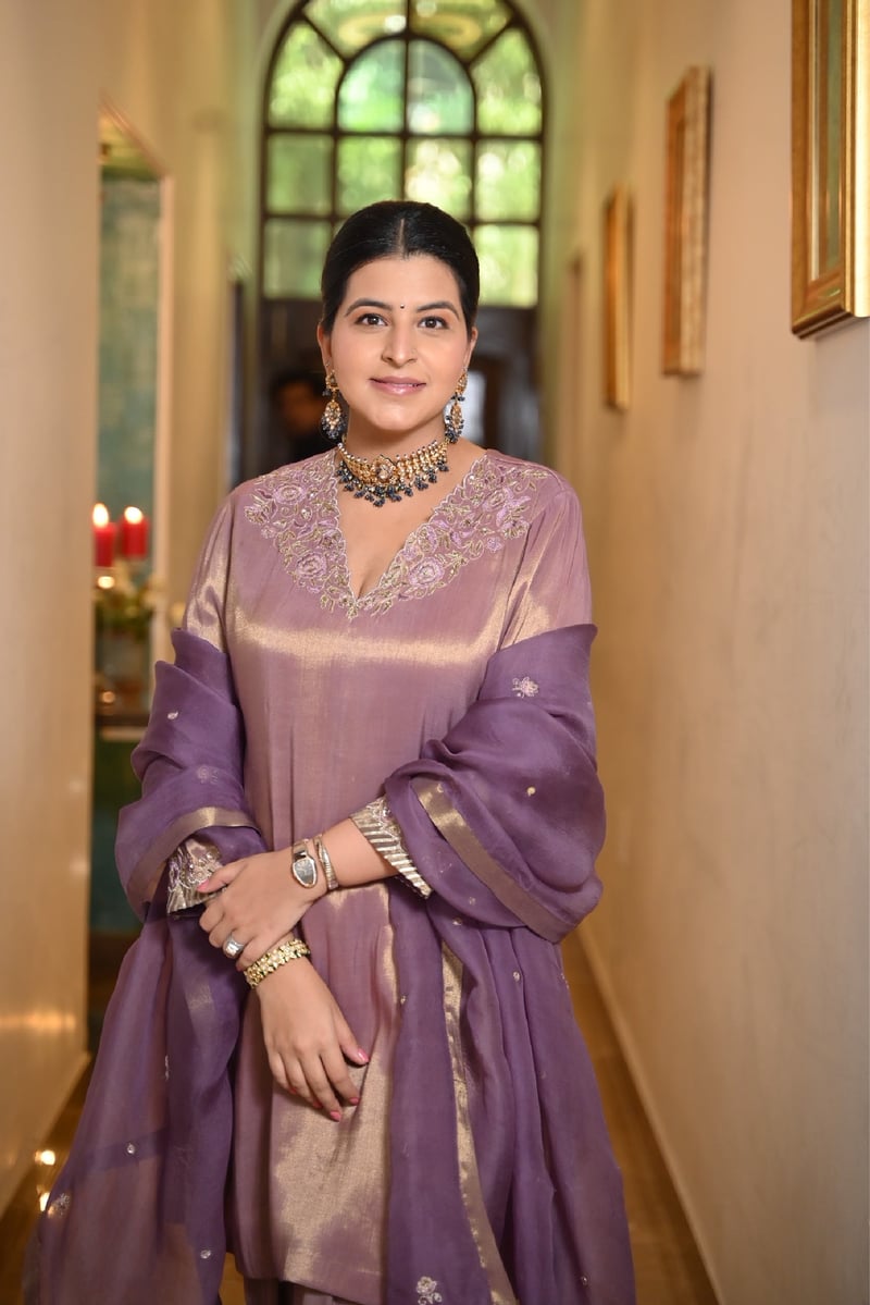 Saanvi Handcrafted Tissue Kurta Set