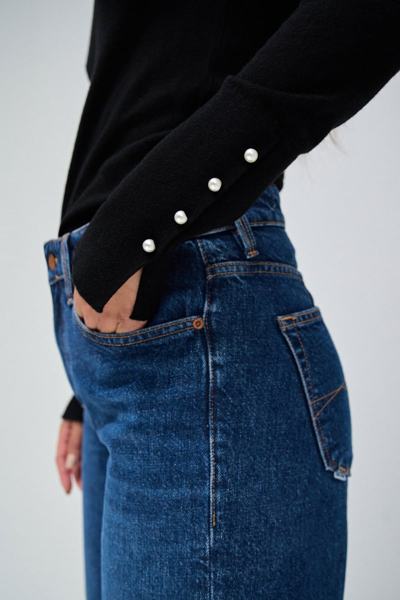 Black Slim-Fit V-Neck Pullover Sweater