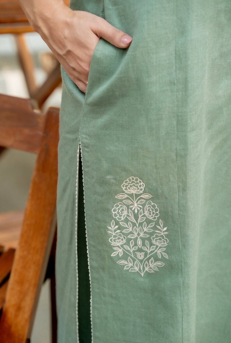 Green Linen Kurta and Pant Set with Embroidery