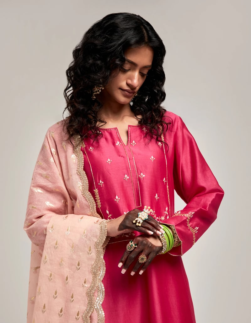 Zari Motifs Dupatta With Lace
