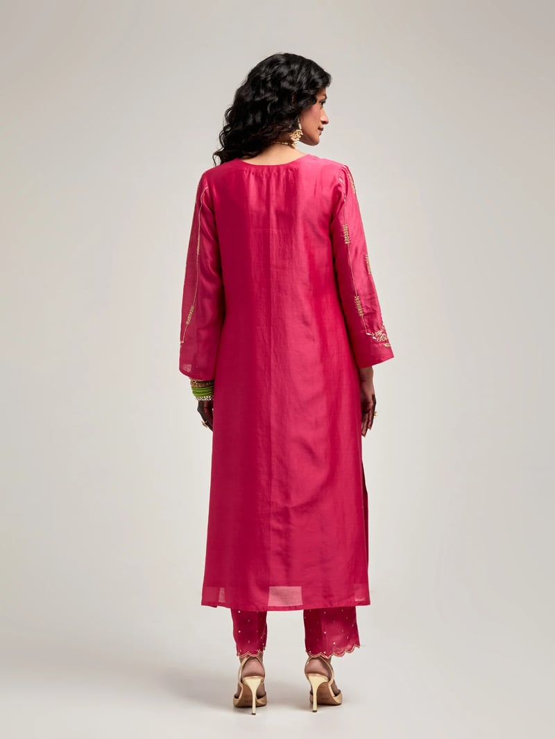 Fuchsia Silk Chanderi Embroidered Scalloped-Hem Kurta