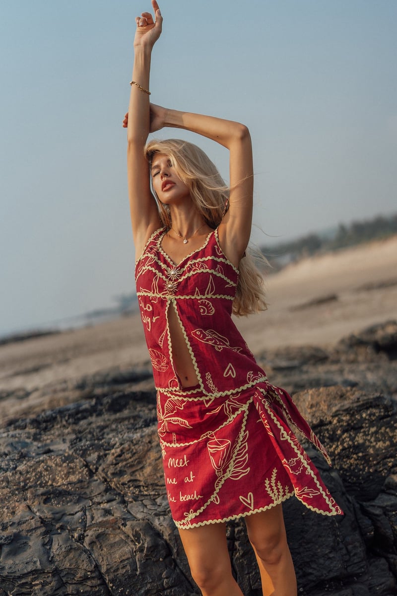 Red Graphic Printed Linen Tie-Up Cami Top