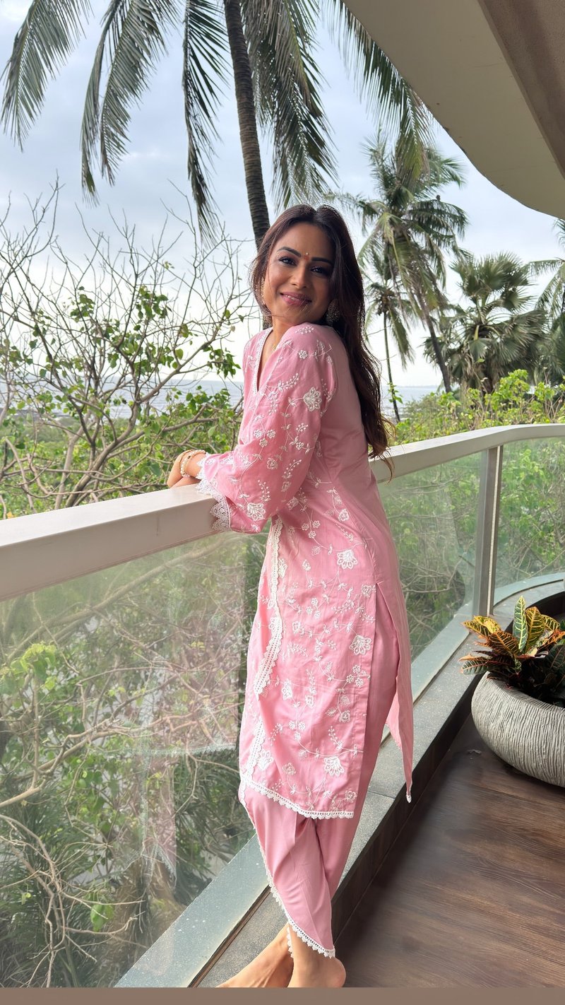 Pink Cotton Embroidered Kurta Set with Lace Trim