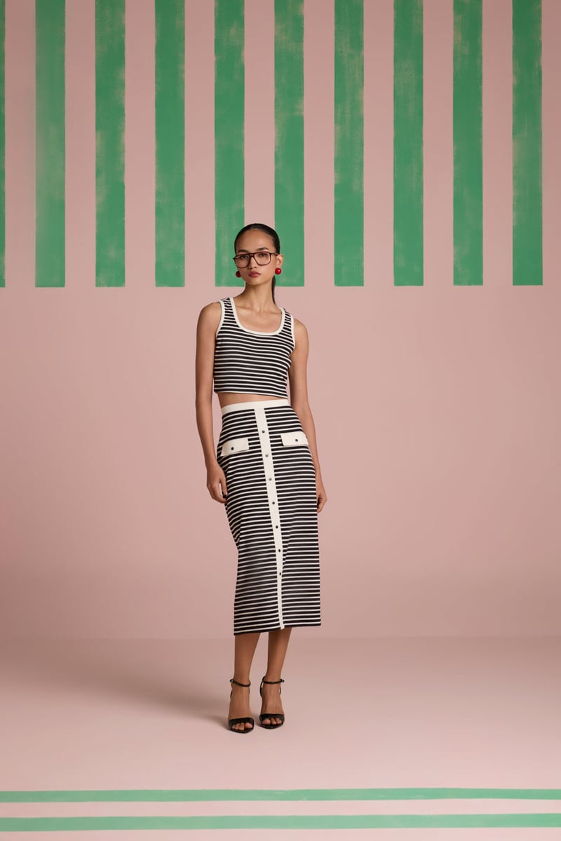 Monotone Muse Ribbed Fitted Skirt — Muvazo