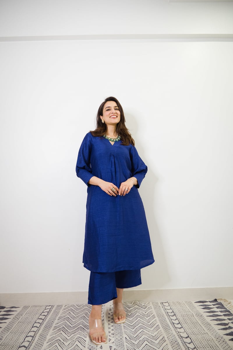 Blue Textured V-Neck Puff Sleeve Kurta Pant Set