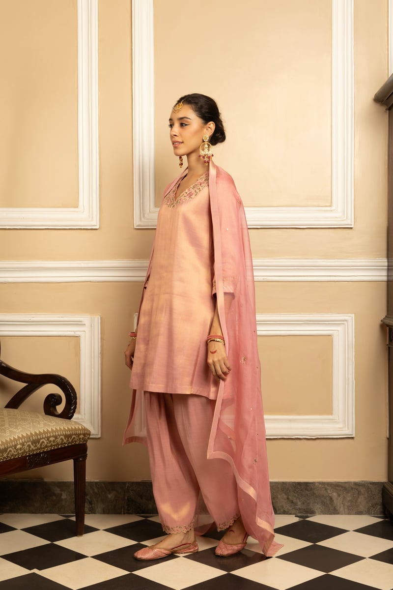 Saanvi Handcrafted Tissue Kurta Set